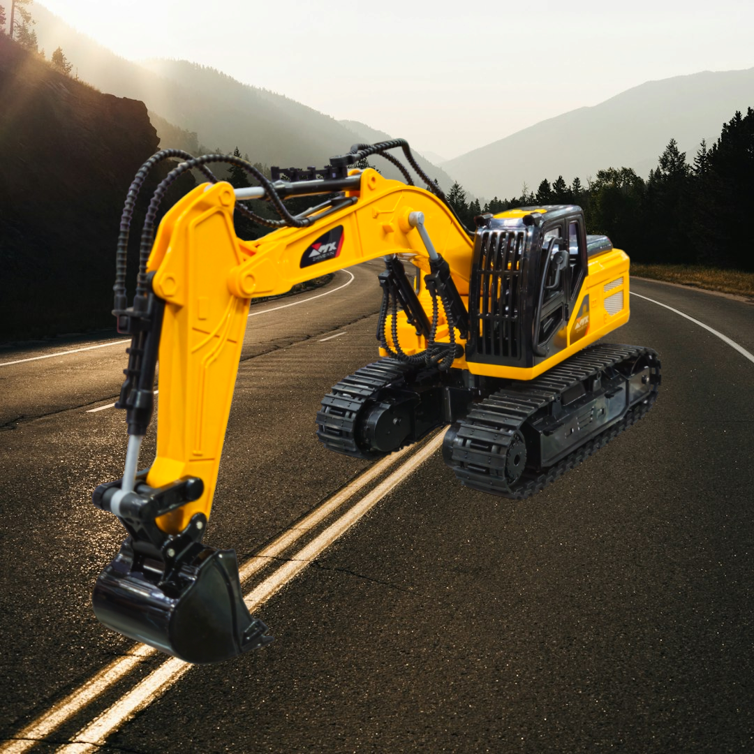 Metal excavator with 640° platform rotation